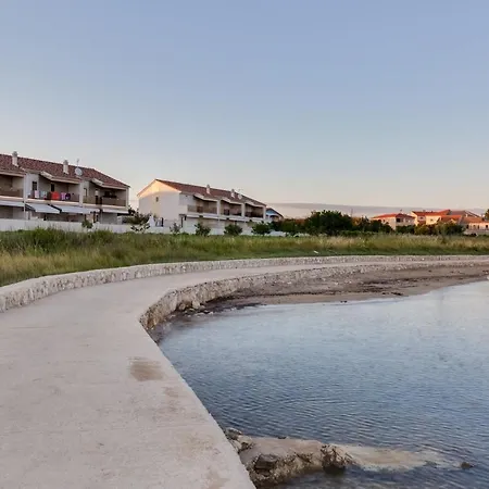 Crowonder Beachfront Blue Bay With Jacuzzi- A1 Privlaka (Zadar)