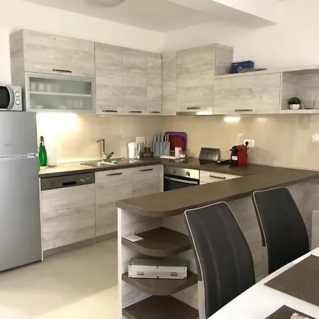 Villa Crowonder Beachfront Blue Bay With Jacuzzi- A1 Privlaka (Zadar)