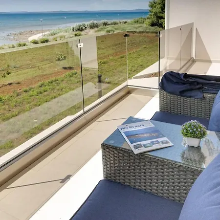Crowonder Beachfront Blue Bay With Jacuzzi- A1 Villa